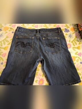 White House Black Market Women's size 12 bermuda denim jeans shorts 32.5W 10.5L